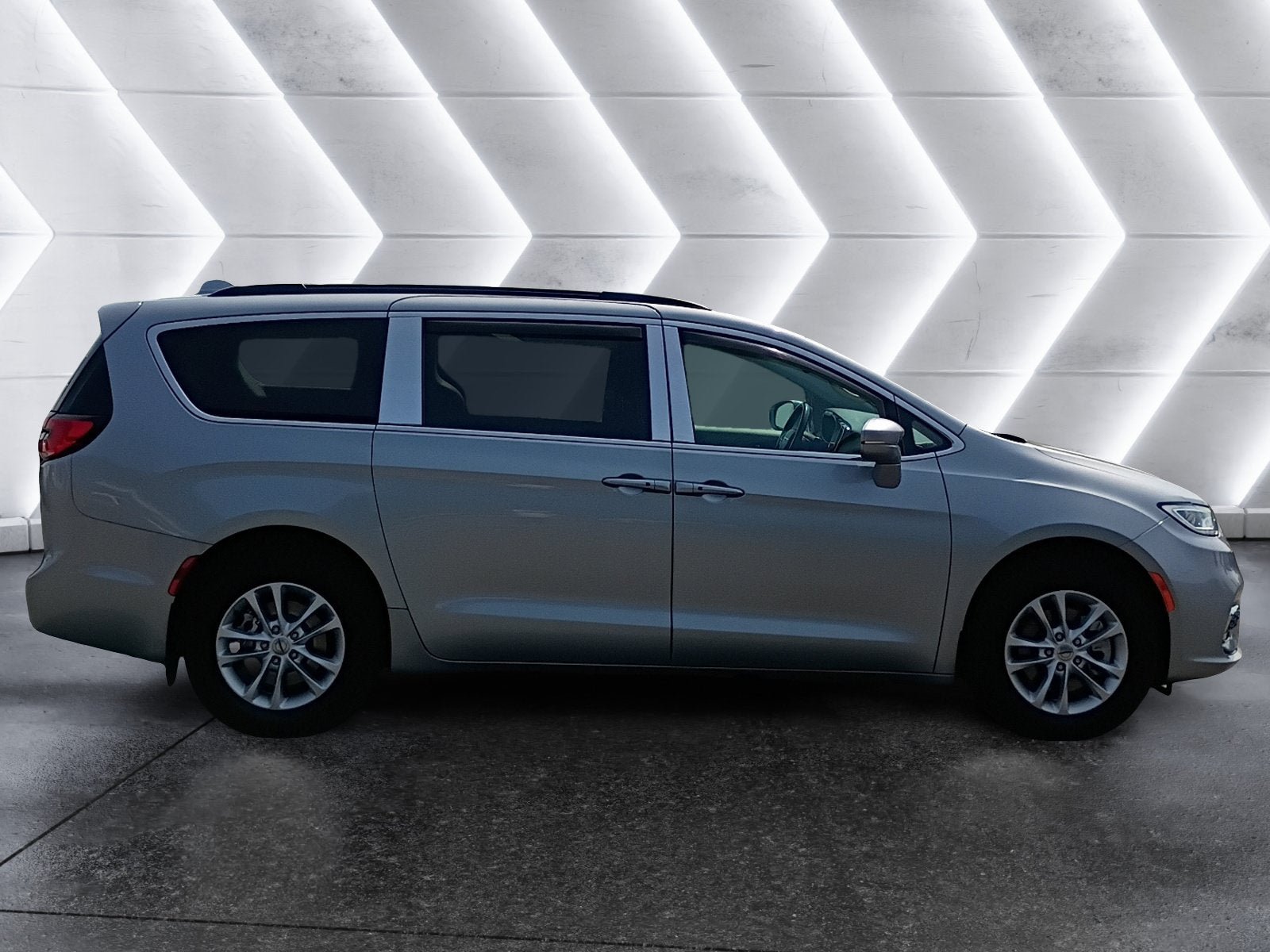 Used 2021 Chrysler Pacifica Touring AWD/4WD image 7