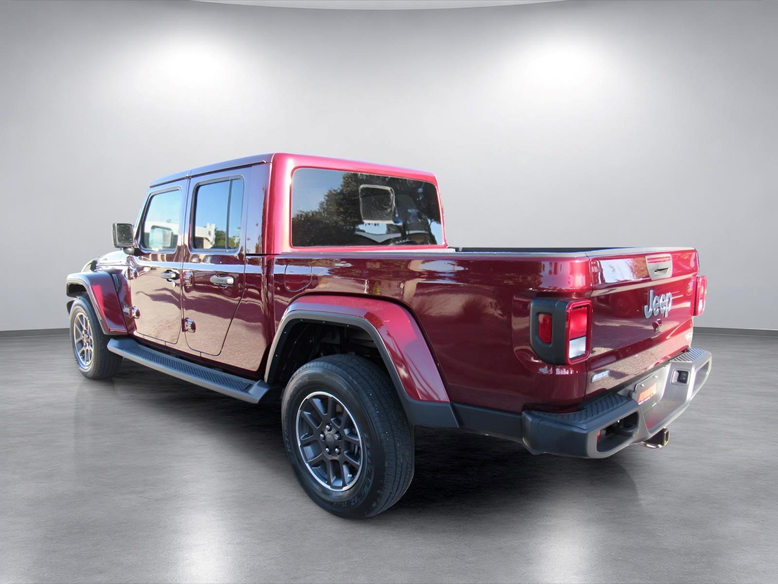 Certified 2022 Jeep Gladiator Overland w/ Popular Equipment Package AWD/4WD image 5