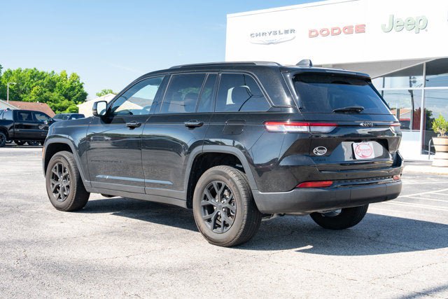 Certified 2025 Jeep Grand Cherokee Altitude AWD/4WD image 3
