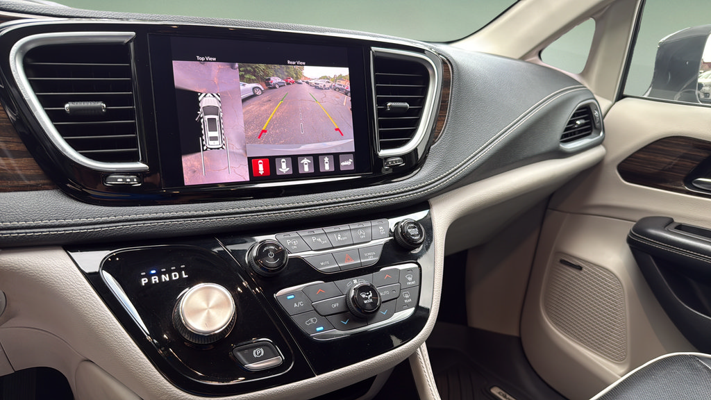 Used 2022 Chrysler Pacifica Limited FWD image 34