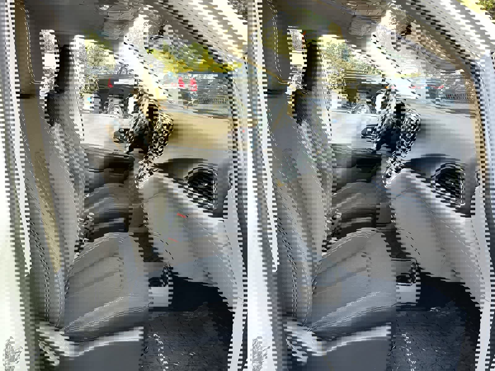 Certified 2020 Chrysler Voyager LX image 4