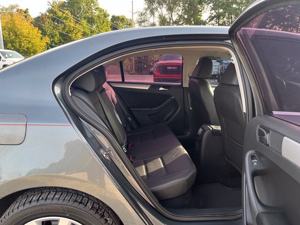 Used 2013 Volkswagen Jetta SE FWD image 29