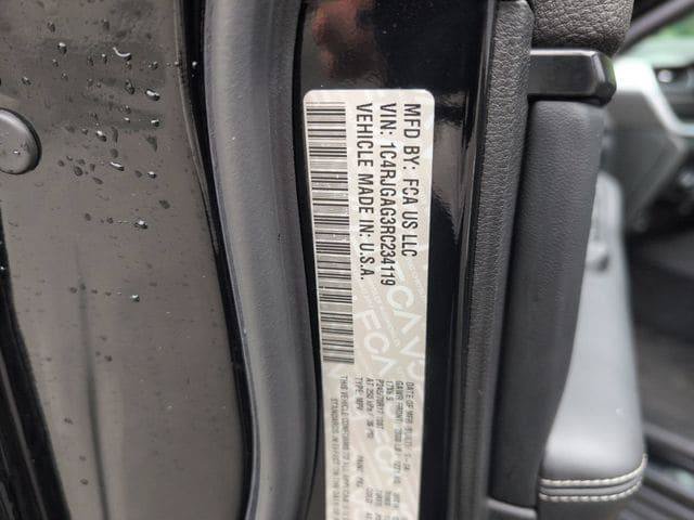 Certified 2024 Jeep Grand Cherokee Laredo RWD image 24