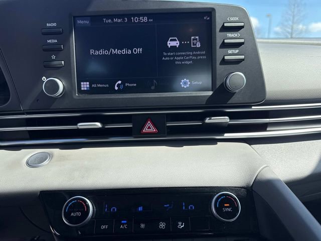 Used 2023 Hyundai Elantra SEL image 31