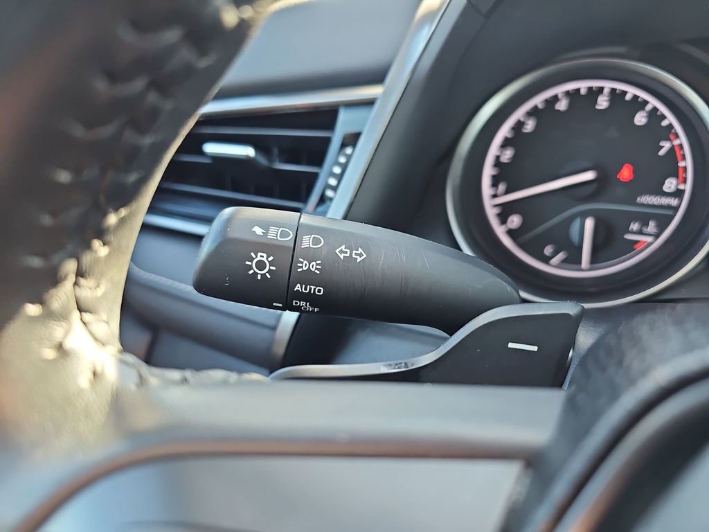 Used 2024 Toyota Camry SE image 30