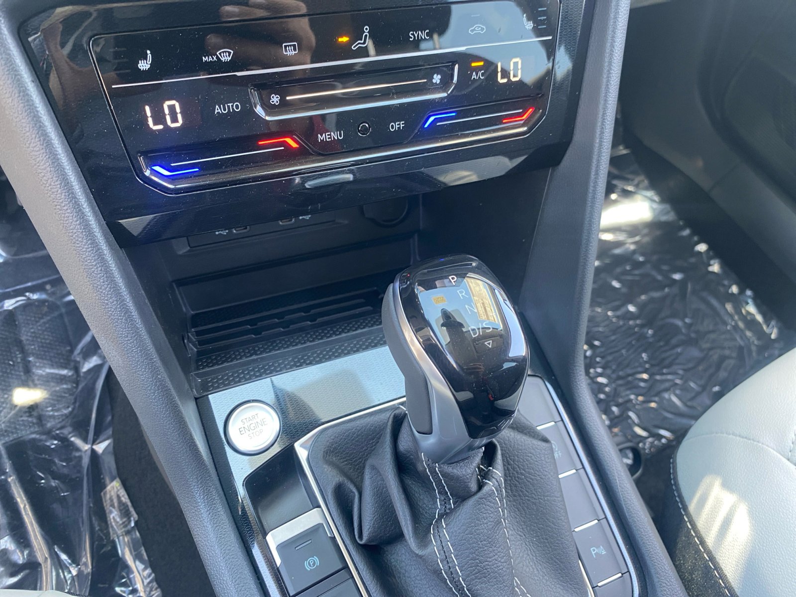 New 2025 Volkswagen Taos SE image 15