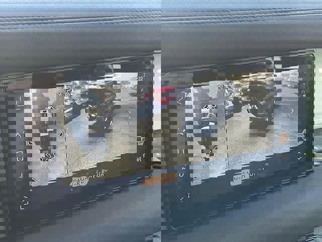 Used 2020 Land Rover Defender 110 SE image 17