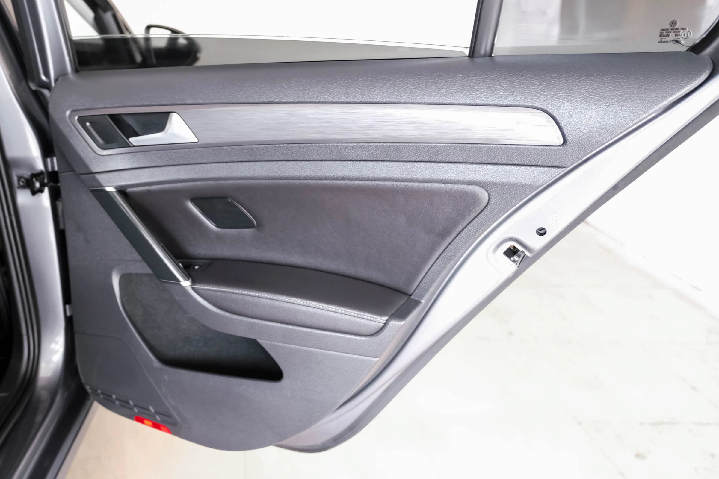 Used 2019 Volkswagen Golf SE FWD image 41