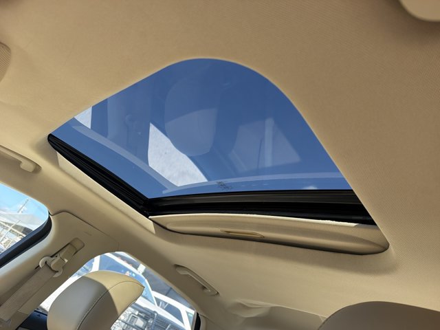 Used 2014 Ford Fusion SE w/ Equipment Group 202A FWD image 18