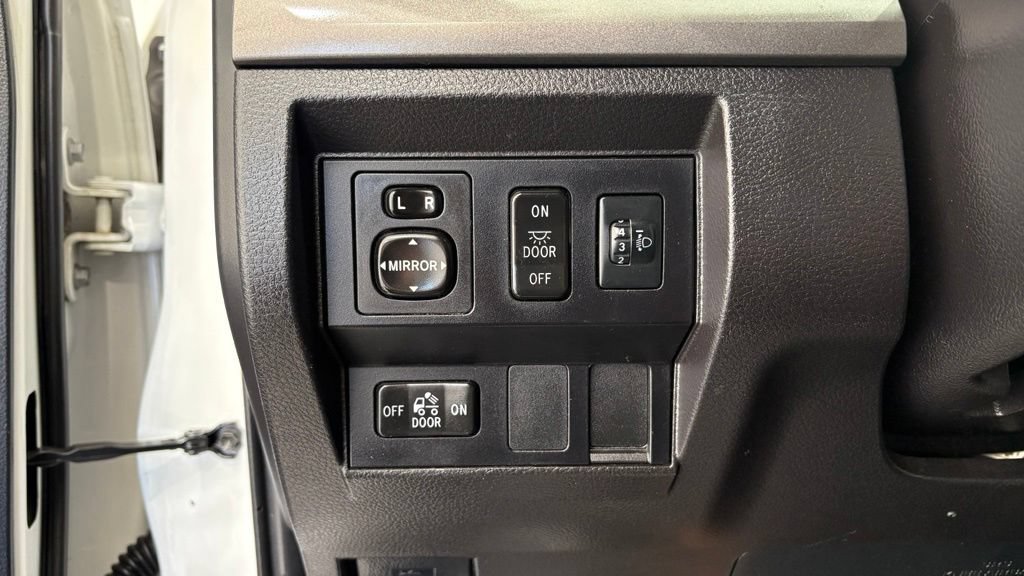 Used 2016 Toyota Tundra SR5 w/ SR5 Upgrade Package AWD/4WD image 31