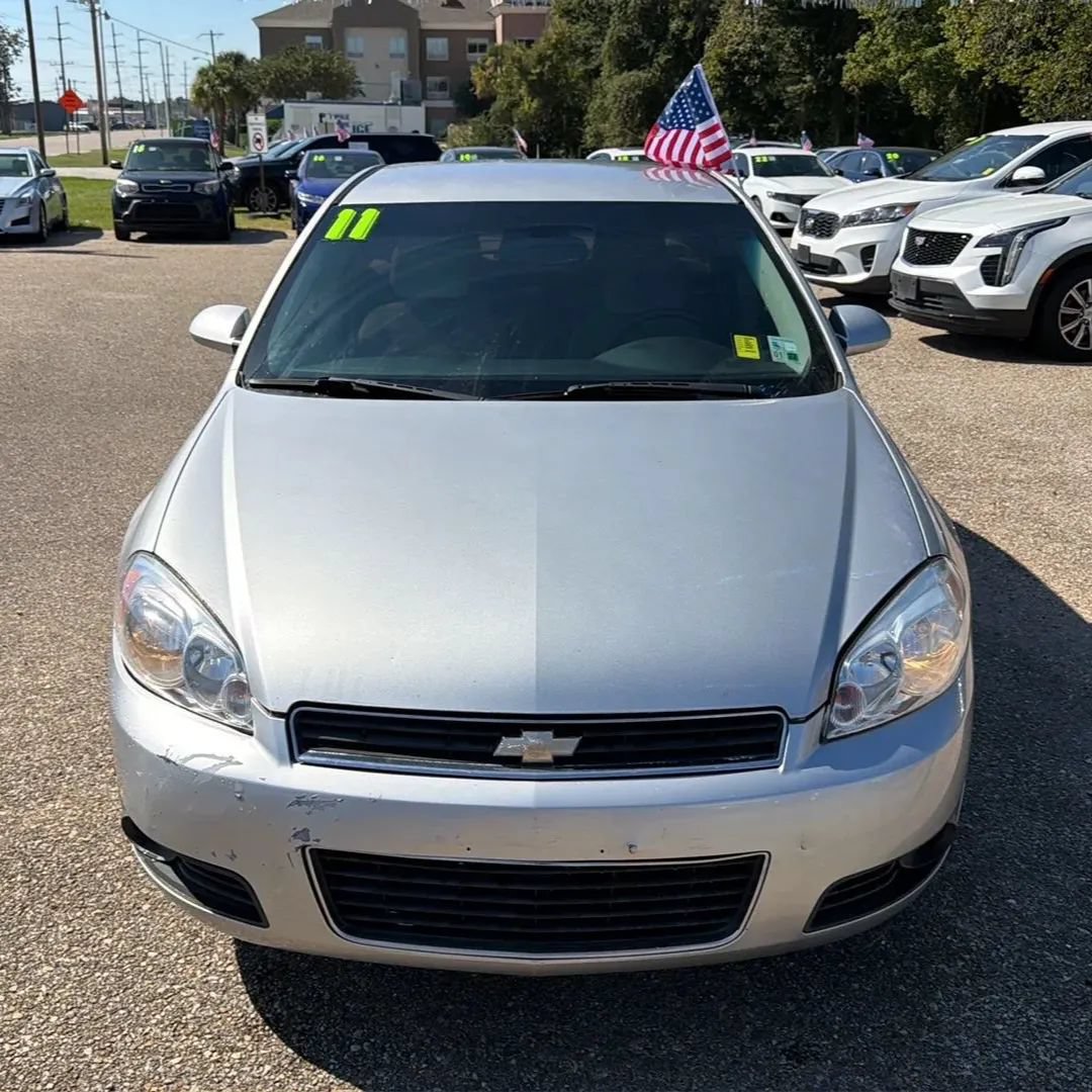 Used 2011 Chevrolet Impala LT FWD image 3