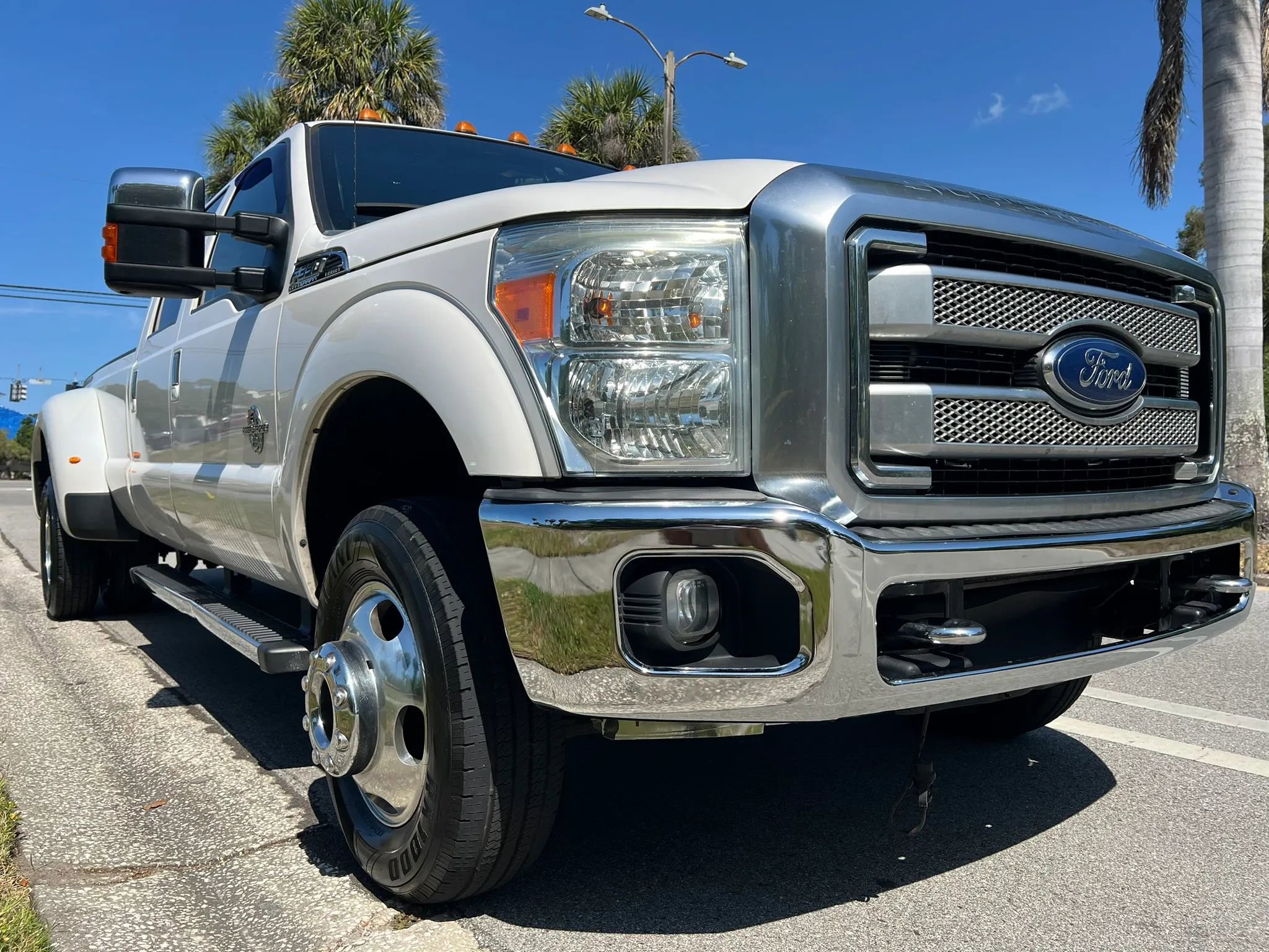 Used 2016 Ford F350 Platinum w/ FX4 Off-Road Package AWD/4WD image 4