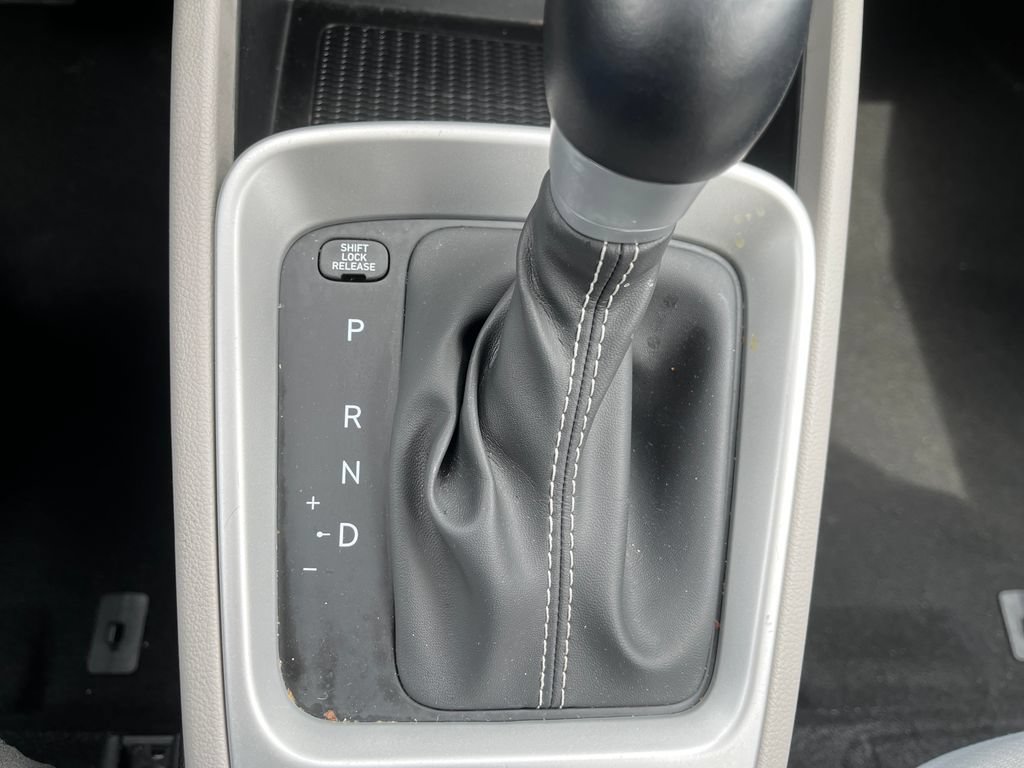 Used 2025 Hyundai Venue SEL FWD image 26