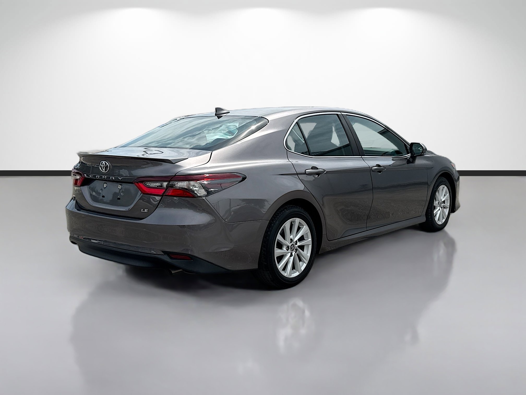 Used 2024 Toyota Camry LE w/ Convenience Package FWD image 3