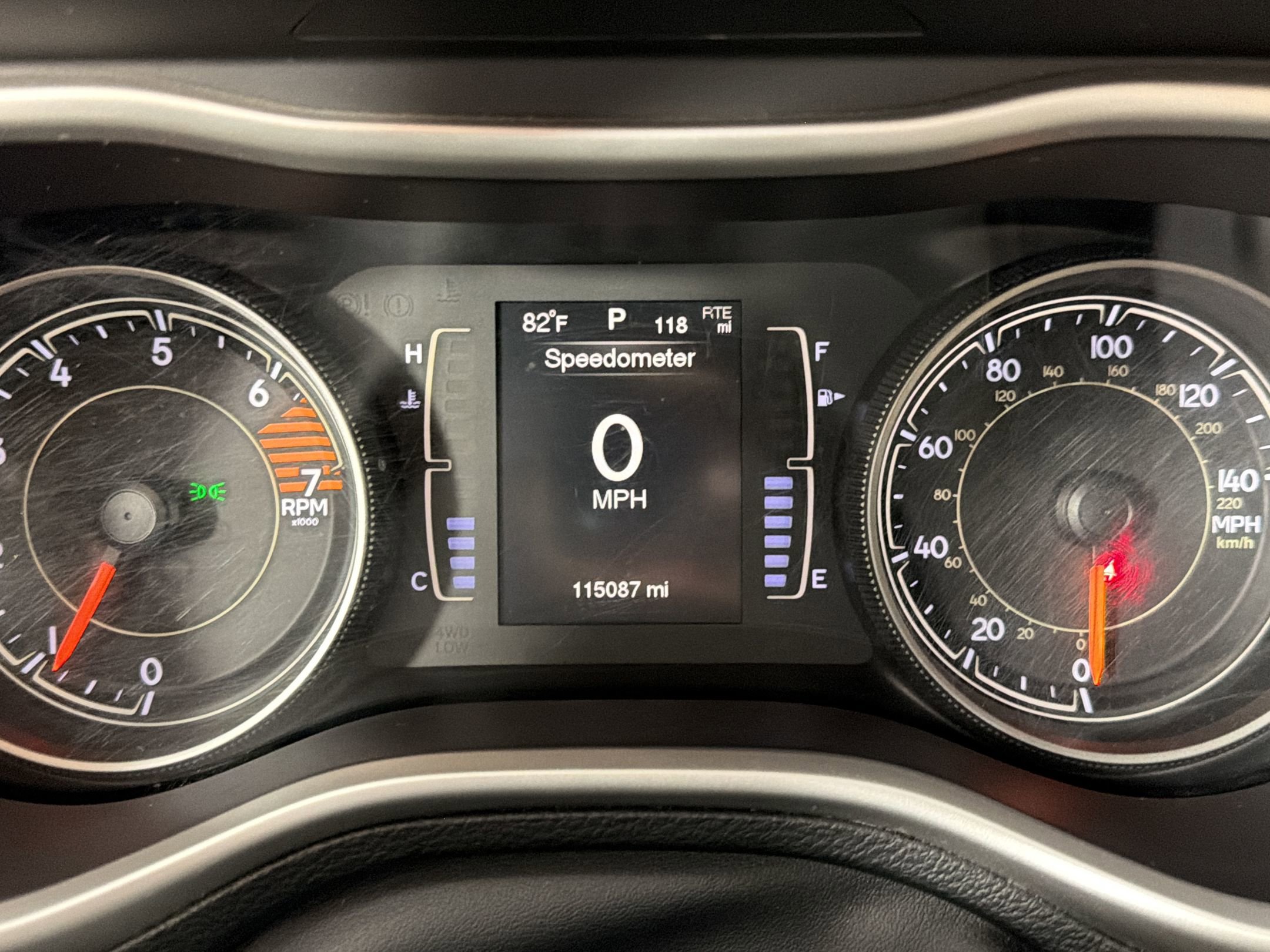 Used 2016 Jeep Cherokee Latitude w/ Comfort/Convenience Group AWD/4WD image 19