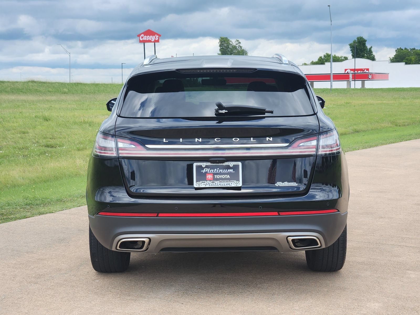 Used 2023 Lincoln Nautilus Reserve w/ Luxury Package AWD/4WD image 8