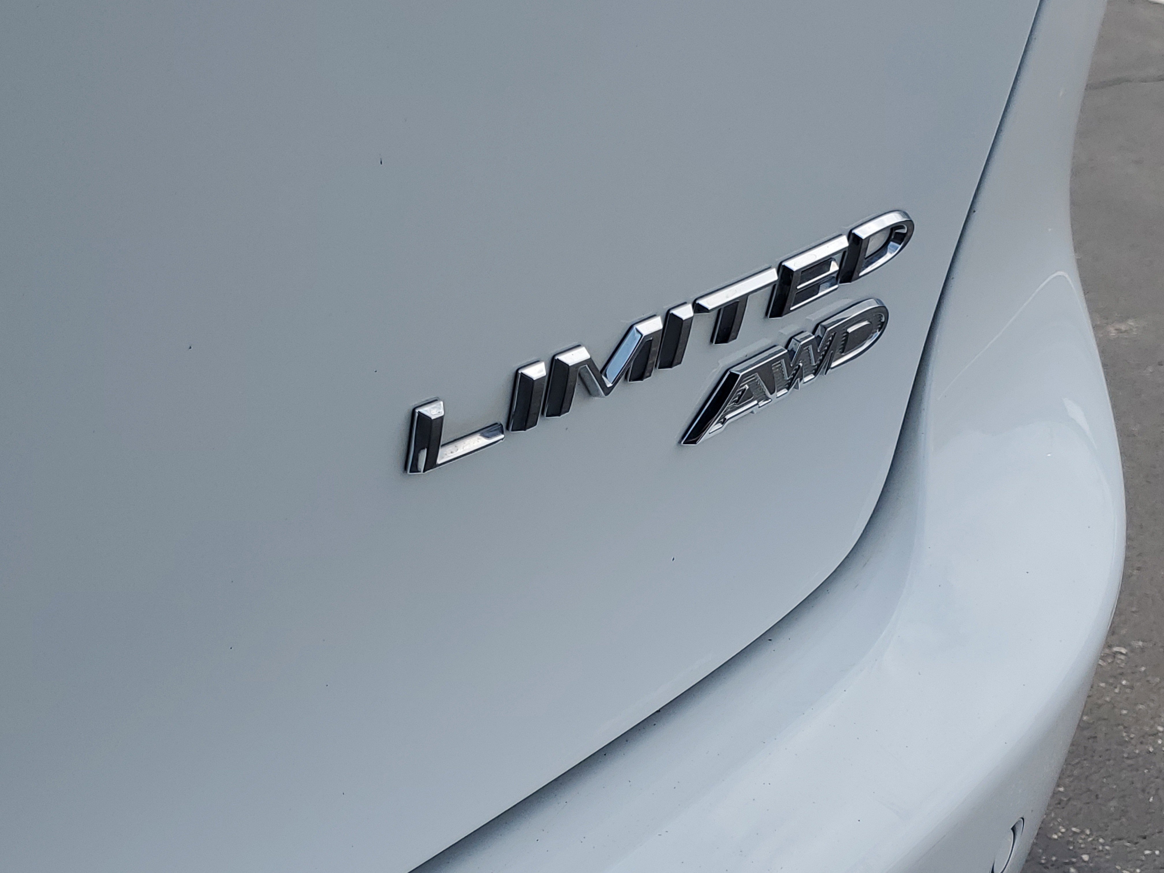 Used 2021 Chrysler Pacifica Limited w/ Uconnect Theater Family Group AWD/4WD image 7