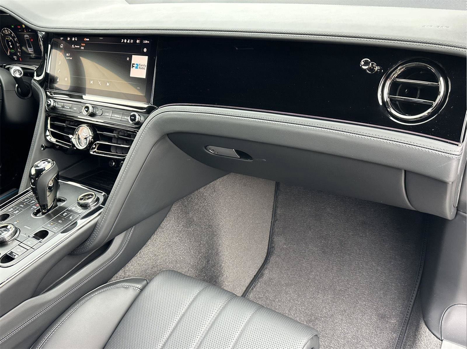 New 2026 Bentley Flying Spur V8 AWD/4WD image 13