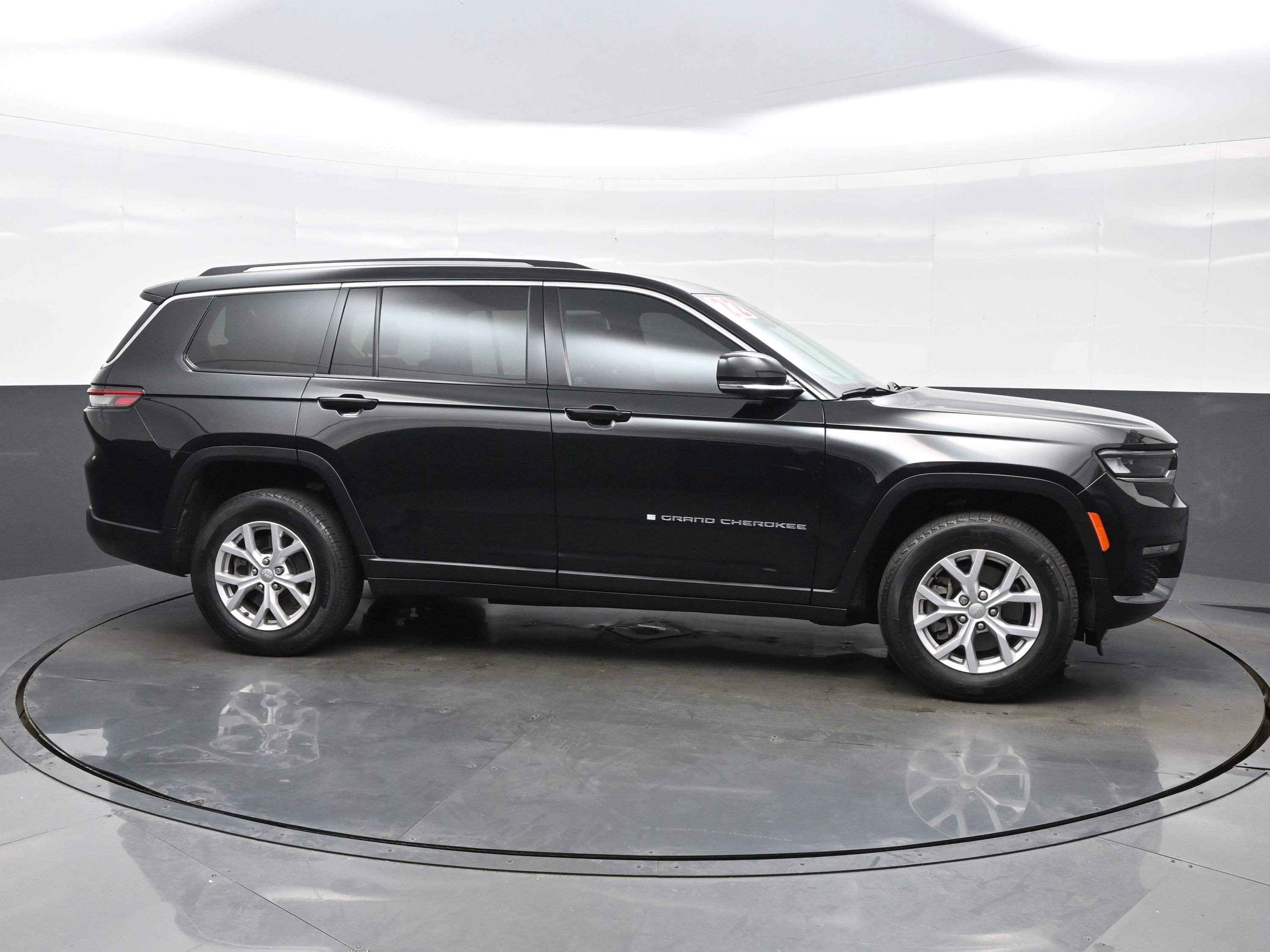 Used 2022 Jeep Grand Cherokee L Limited AWD/4WD image 7