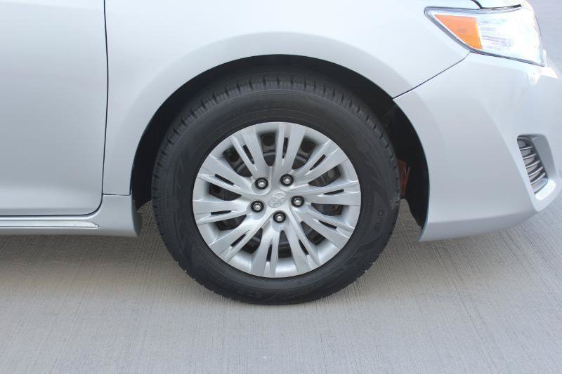 Used 2014 Toyota Camry LE FWD image 31