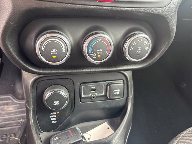 Used 2017 Jeep Renegade Sport w/ Power & Air Group AWD/4WD image 12