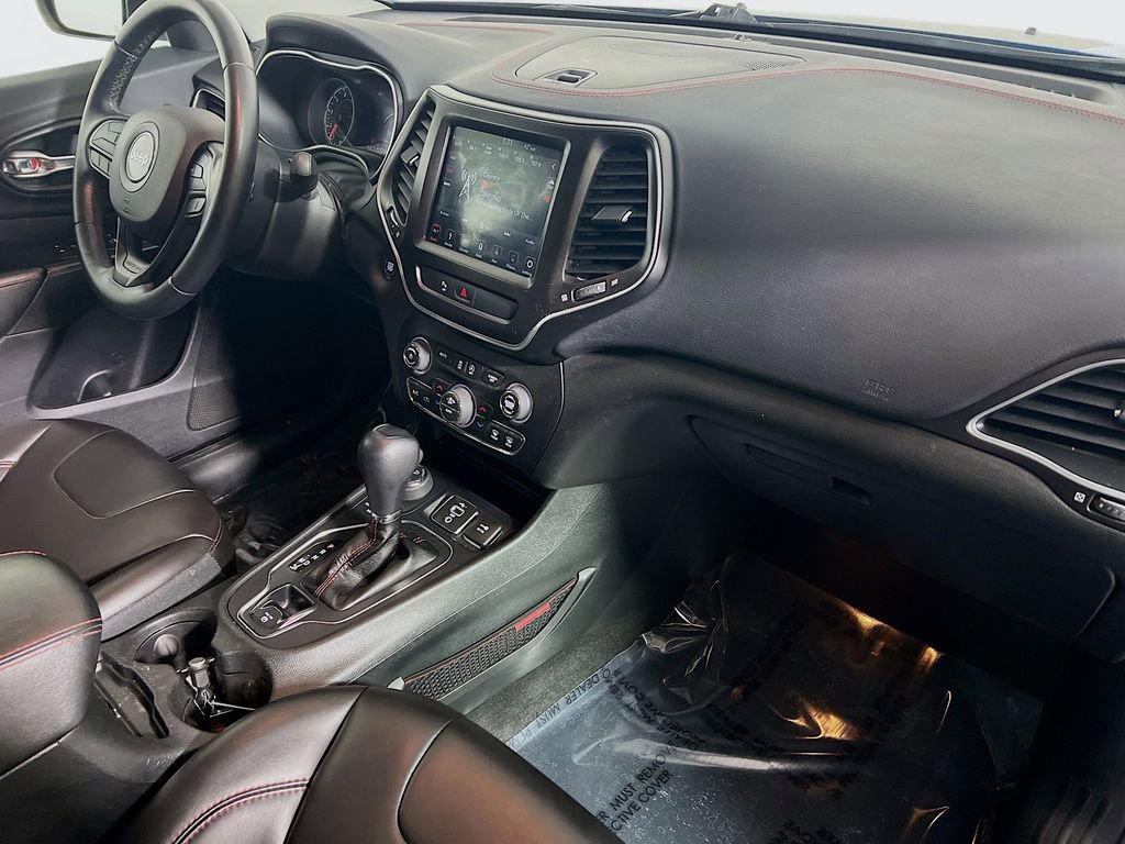 Used 2019 Jeep Cherokee Trailhawk image 25
