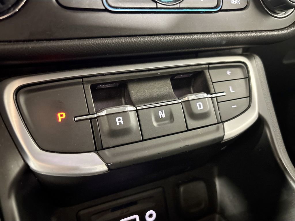 Used 2023 GMC Terrain SLT image 17