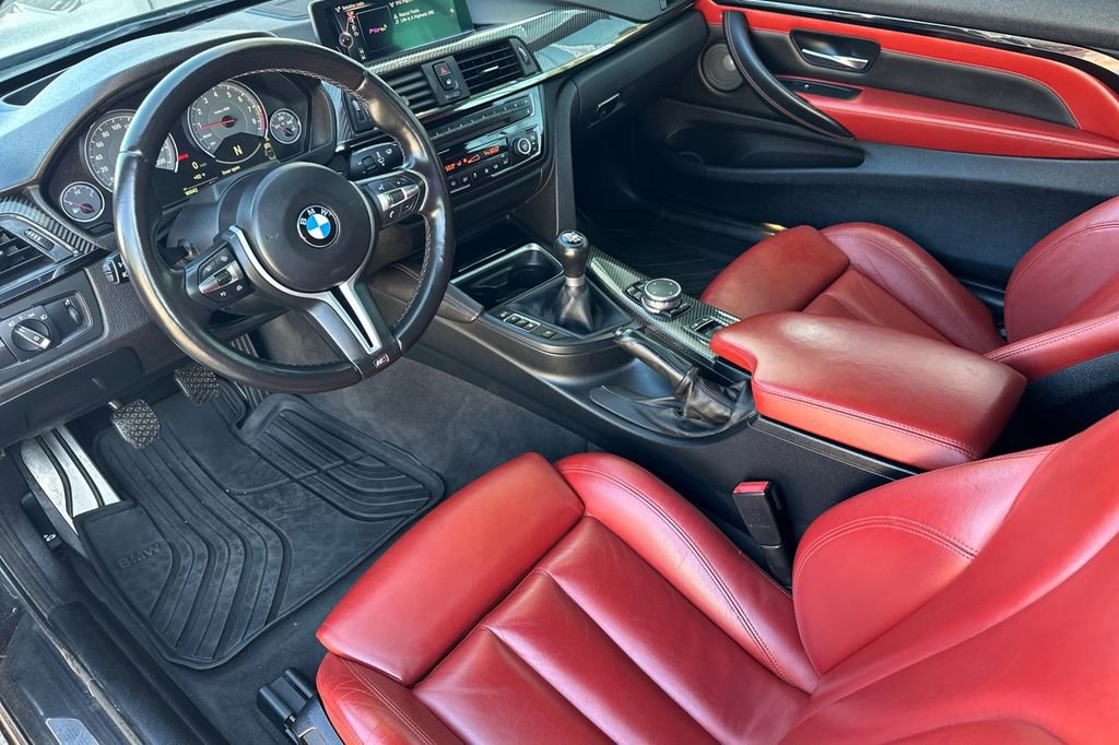 Used 2015 BMW M4 Convertible image 9