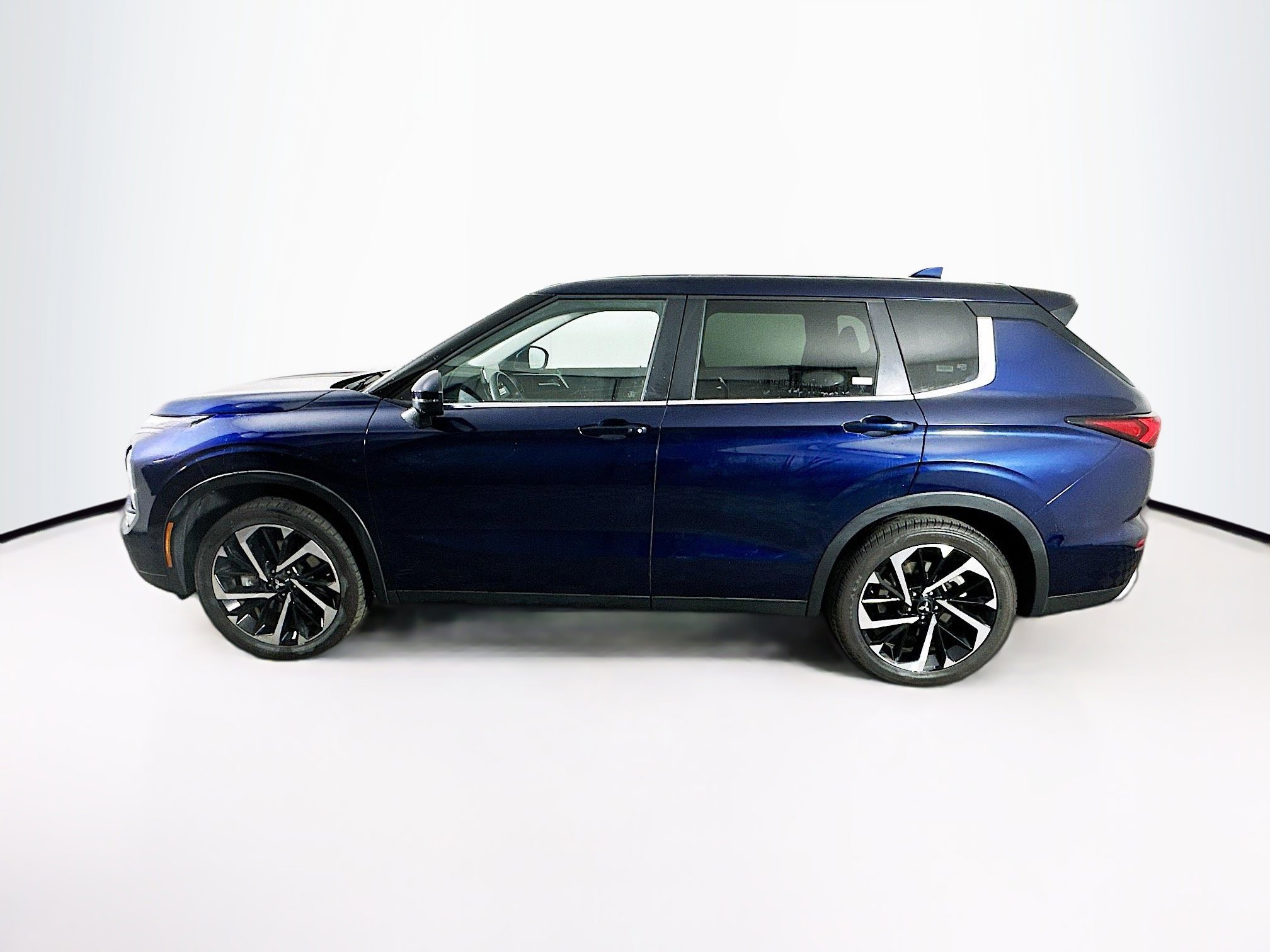 Used 2024 Mitsubishi Outlander SE image 4