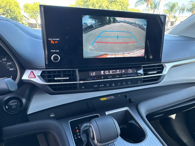 Certified 2025 Toyota Sienna XLE FWD image 30