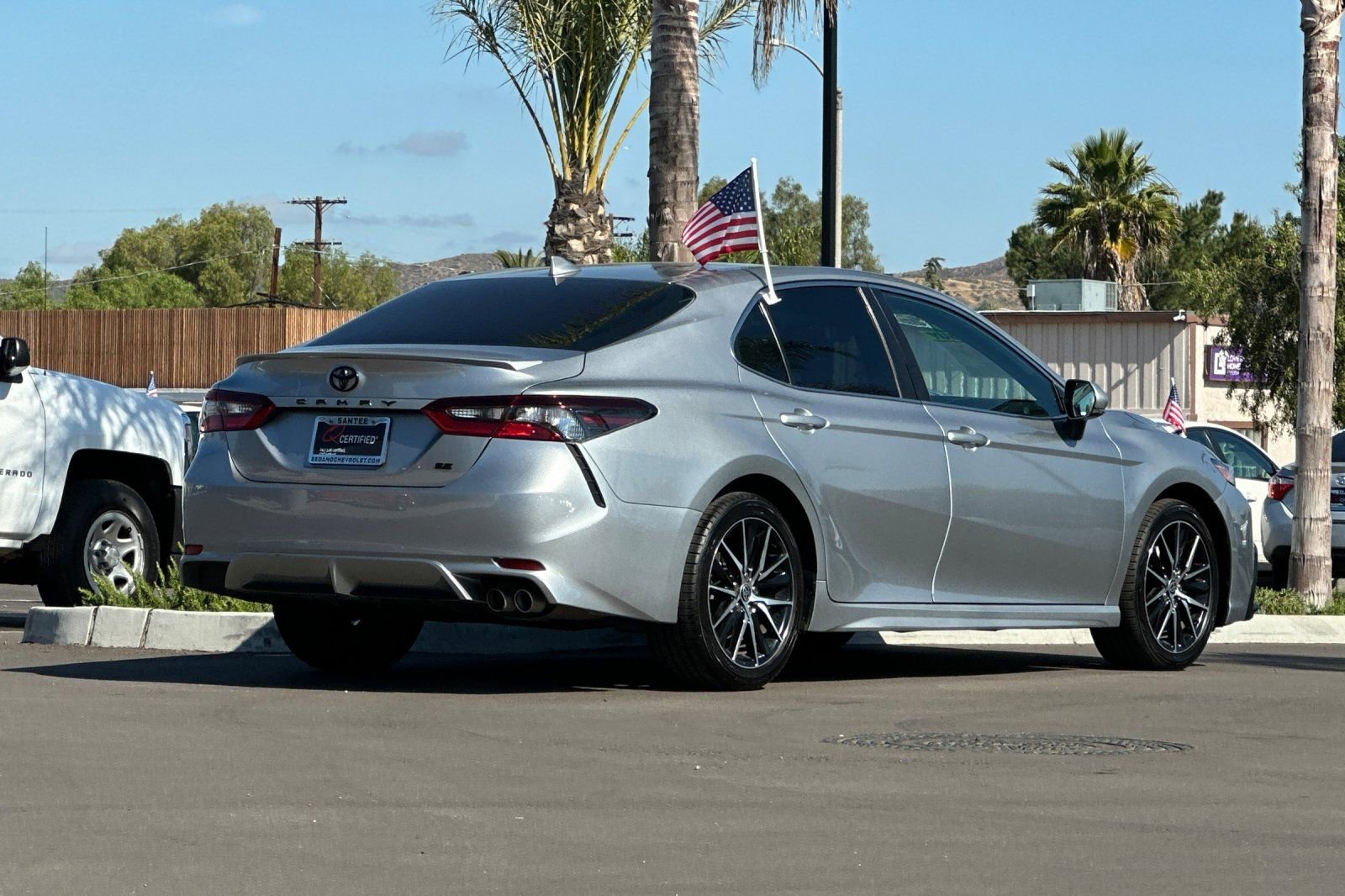 Used 2022 Toyota Camry SE w/ Carpet Mat Package (TMS) FWD image 4