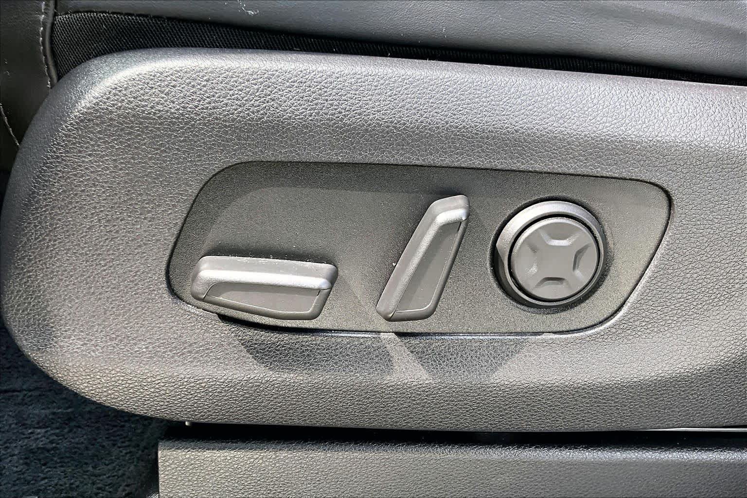 Certified 2024 Kia Carnival SX FWD image 30