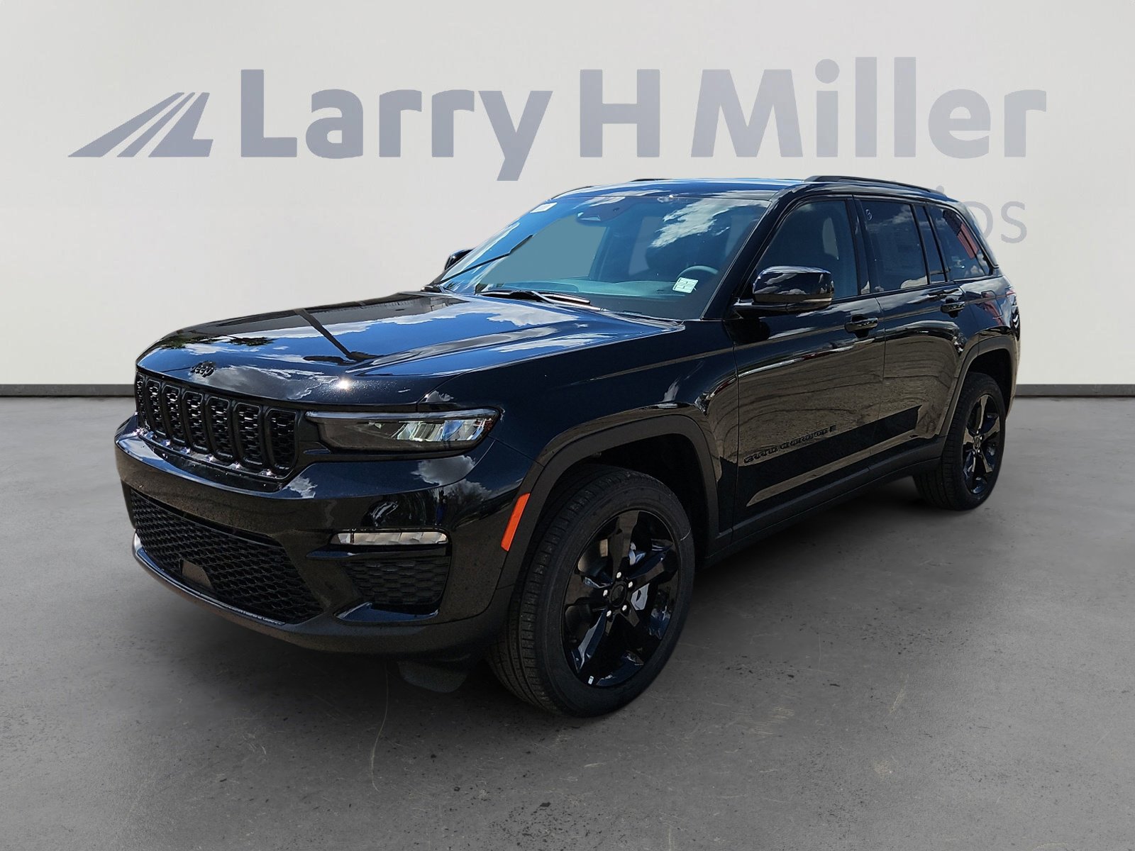 New 2025 Jeep Grand Cherokee Limited w/ Black Appearance Package