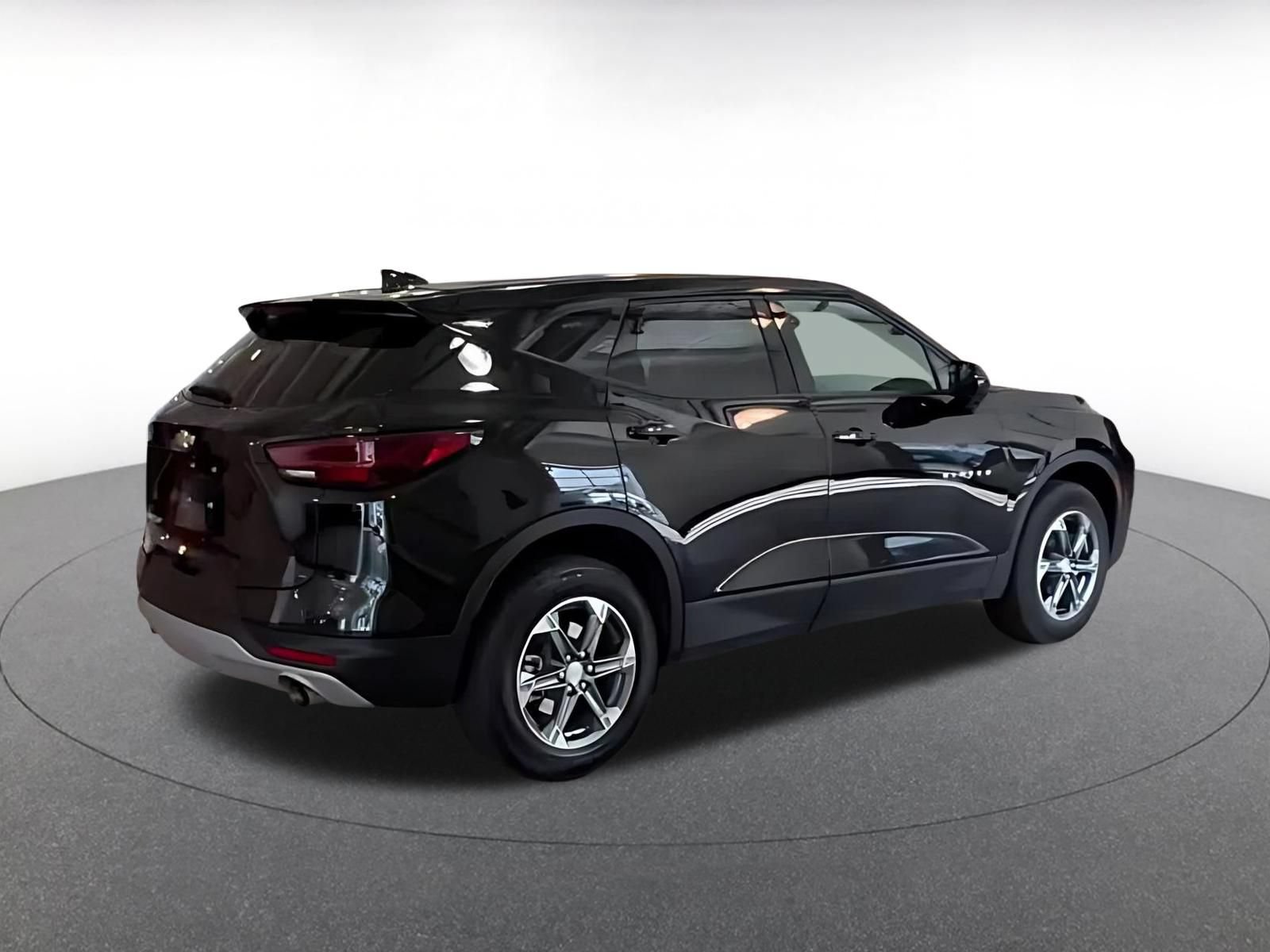 Used 2026 Chevrolet Blazer LT FWD image 12