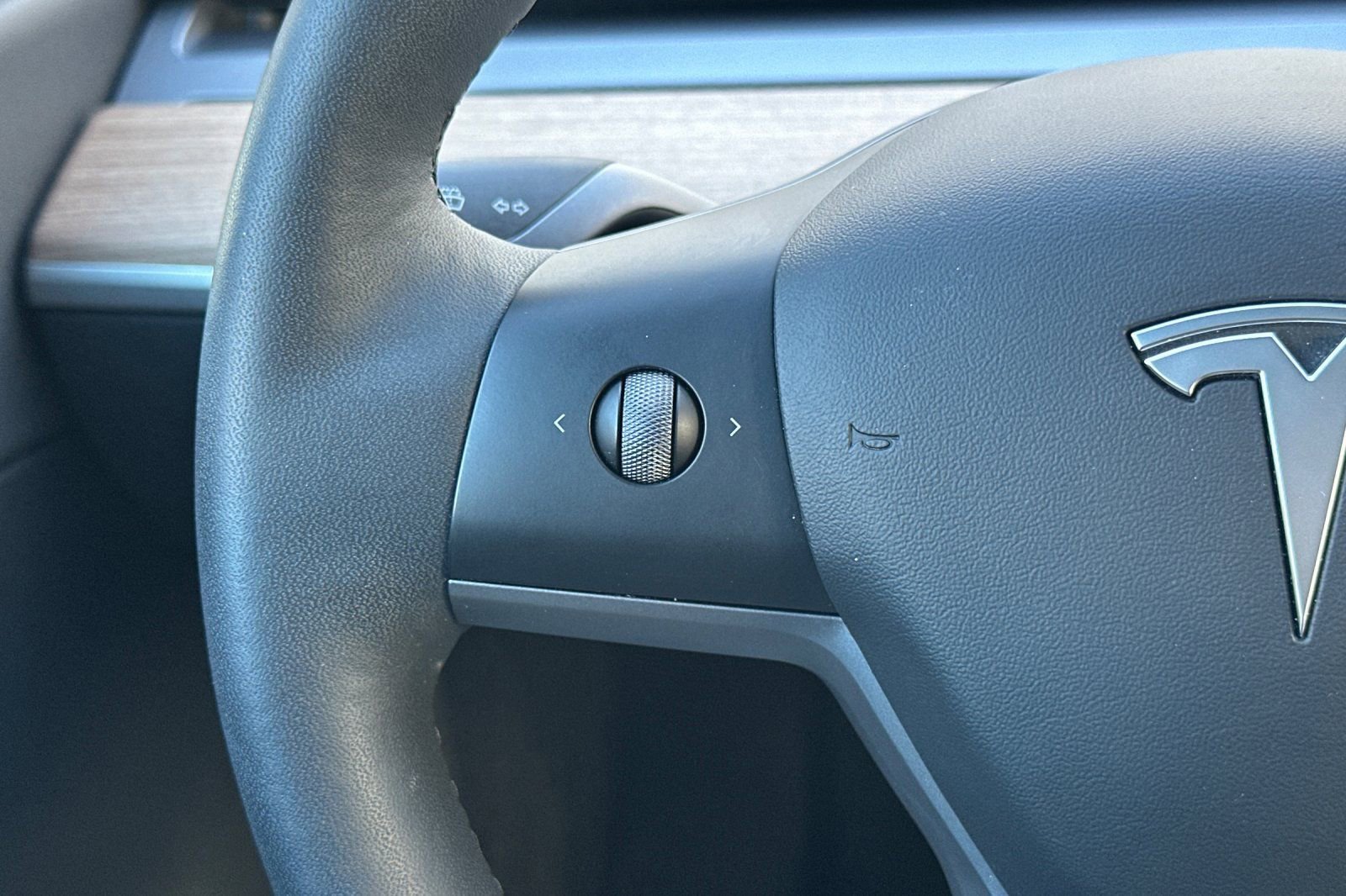 Used 2022 Tesla Model Y Long Range image 28