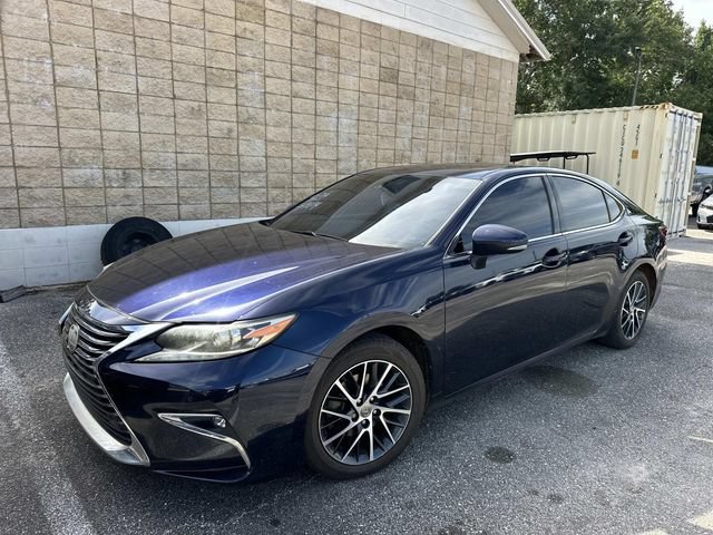 Used 2017 Lexus ES 350 w/ Luxury Package FWD image 2