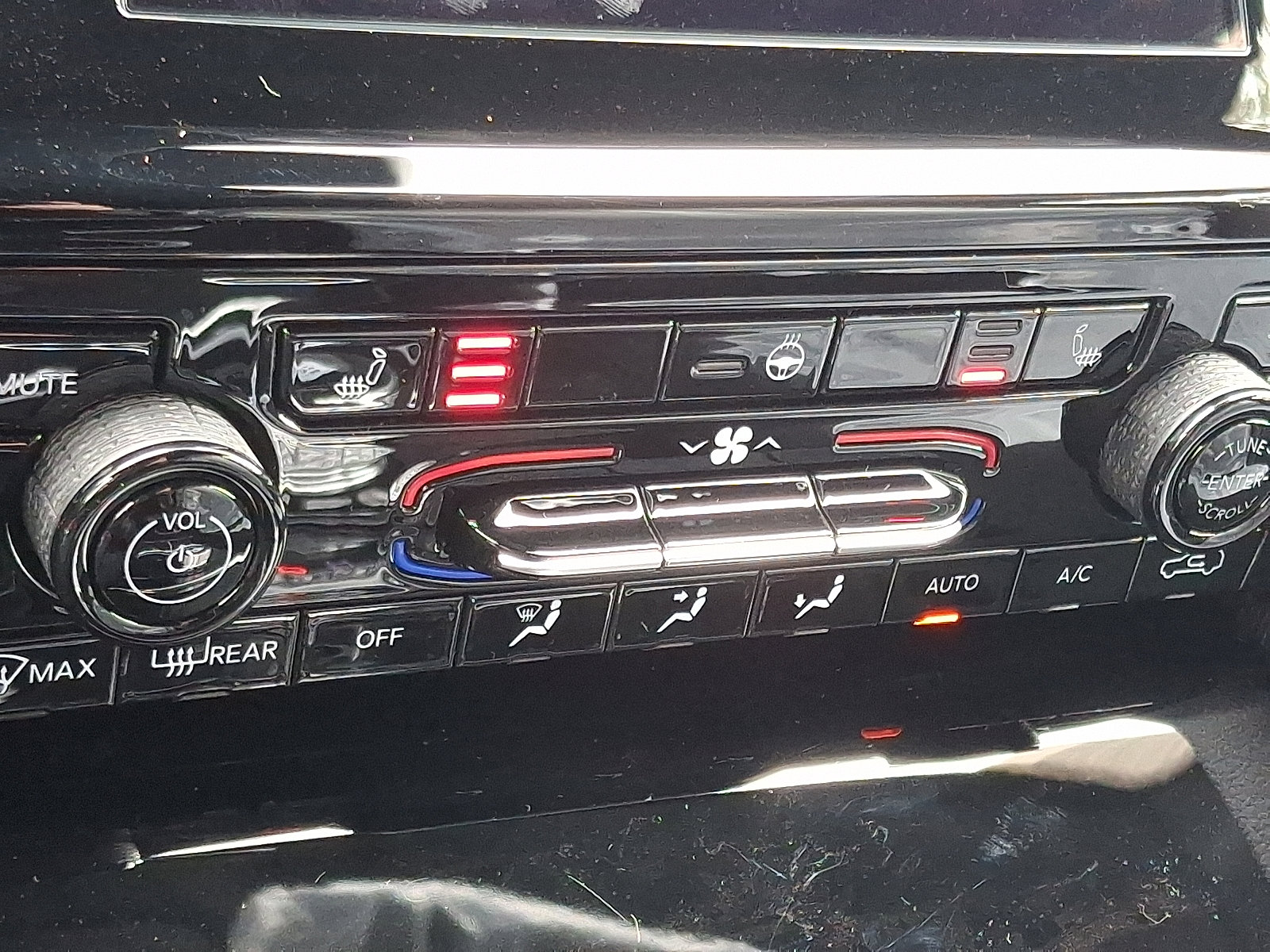 New 2025 Jeep Grand Cherokee Altitude image 11