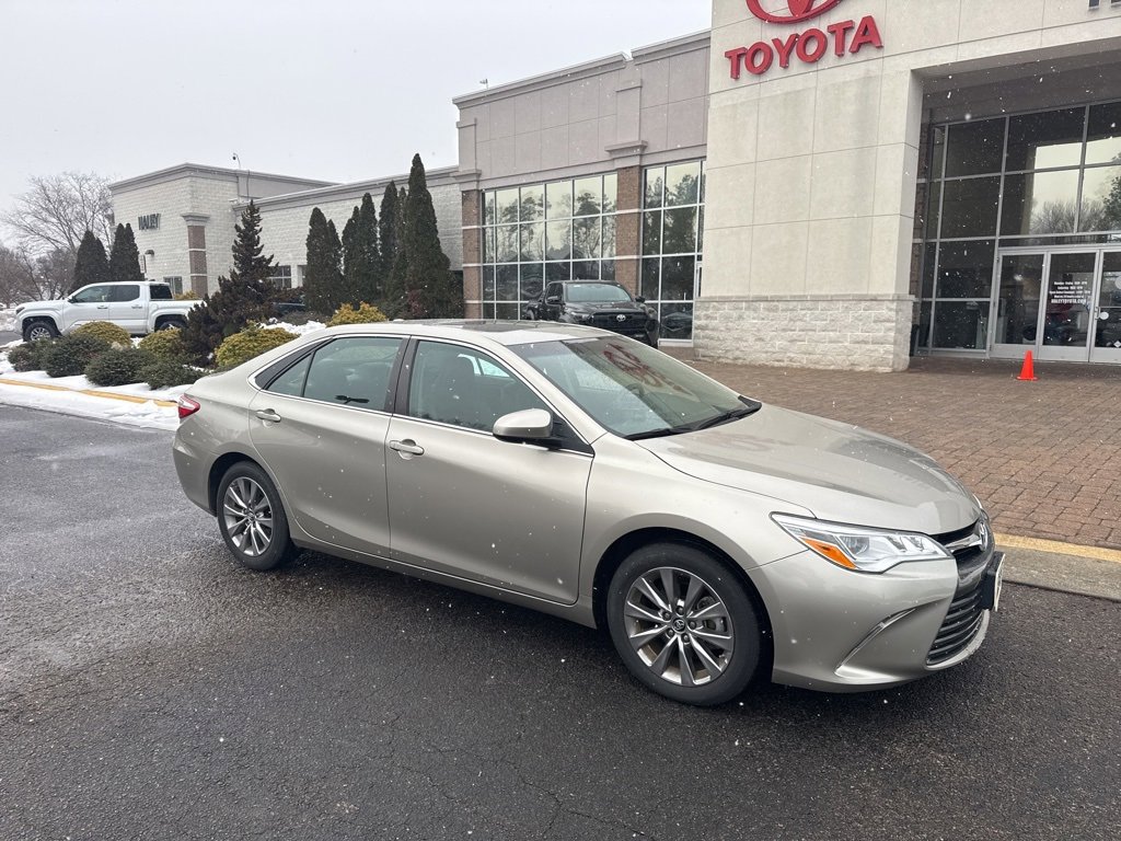 Used 2017 Toyota Camry XLE image 1