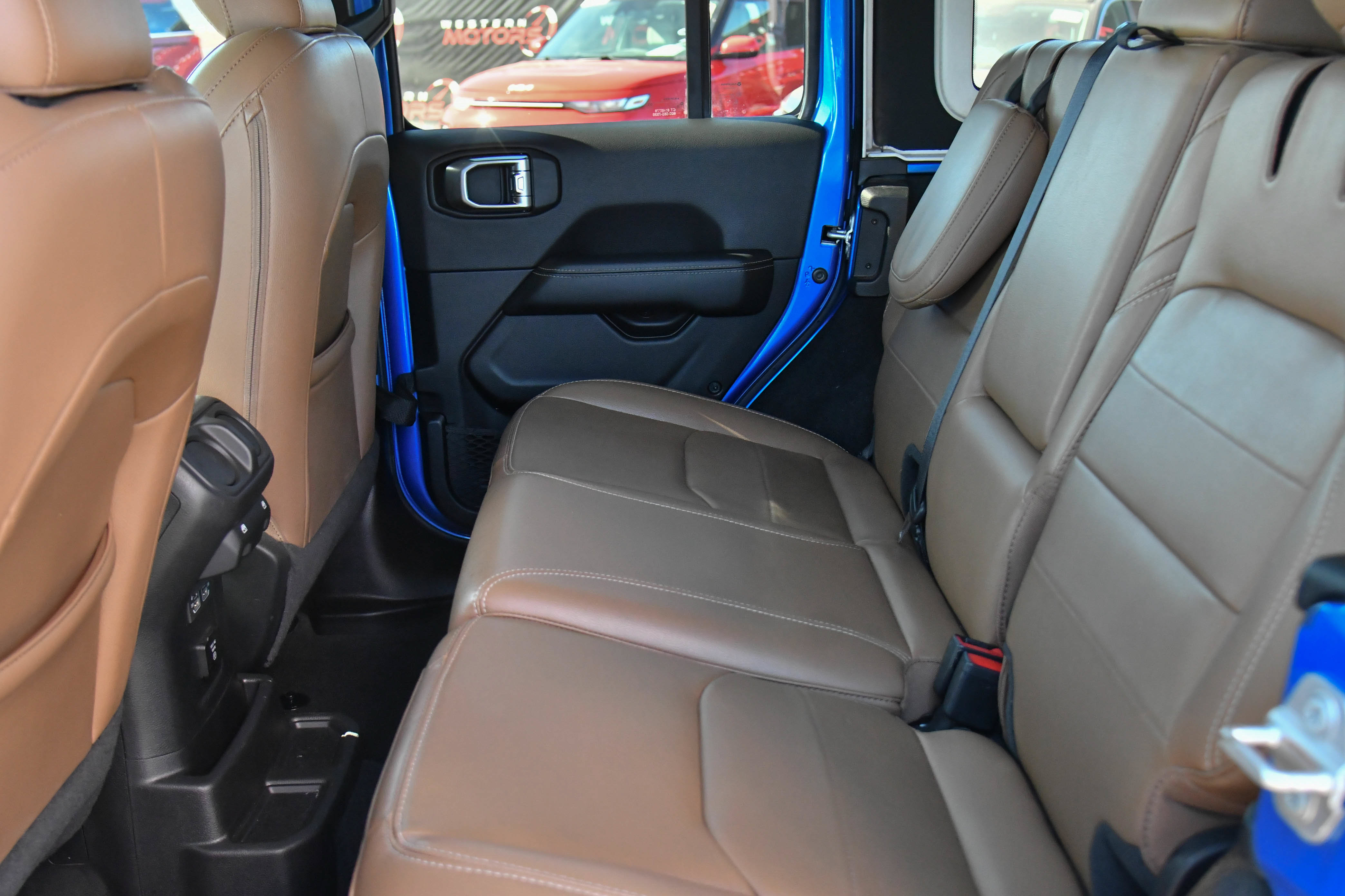 Used 2023 Jeep Wrangler Unlimited Sahara AWD/4WD image 39