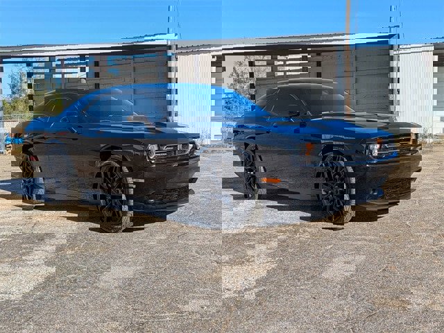 Used 2023 Dodge Challenger SXT image 2
