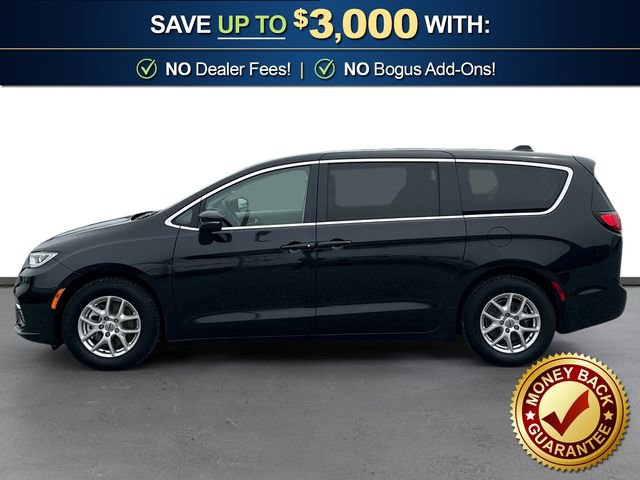 Used 2023 Chrysler Pacifica Touring-L image 2