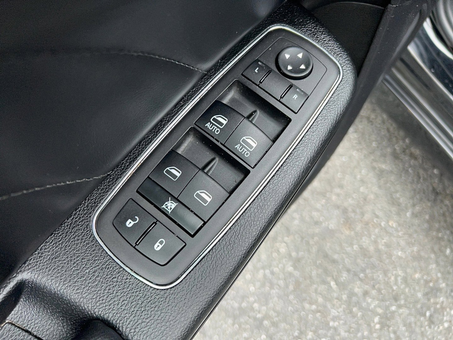 Used 2023 Dodge Charger R/T w/ Plus Group RWD image 12