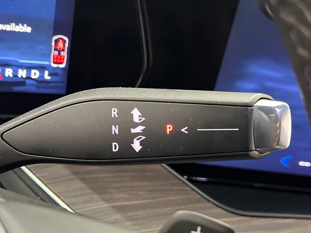 Used 2025 Chevrolet Suburban Z71 image 48