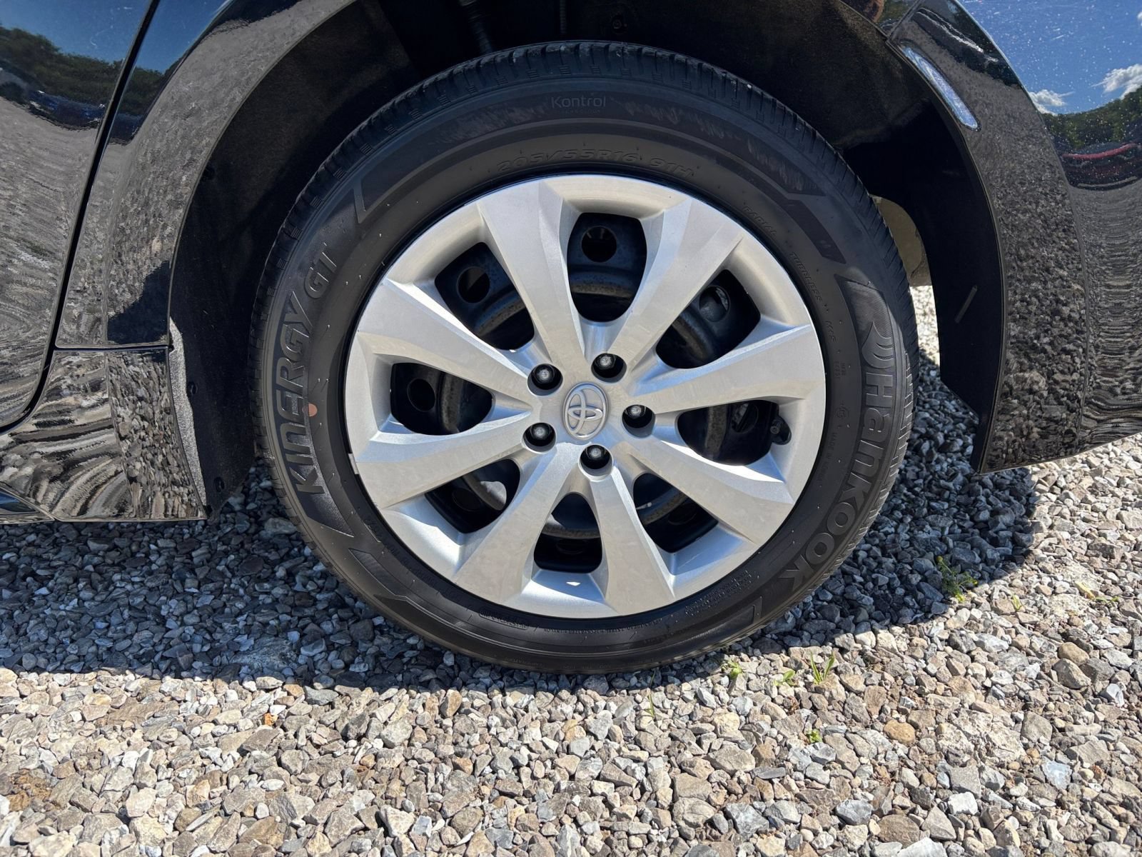Used 2025 Toyota Corolla LE FWD image 29
