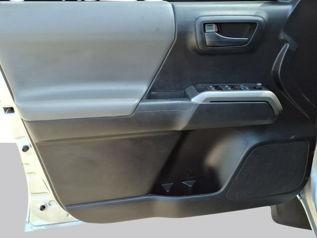 Used 2022 Toyota Tacoma SR5 AWD/4WD image 10