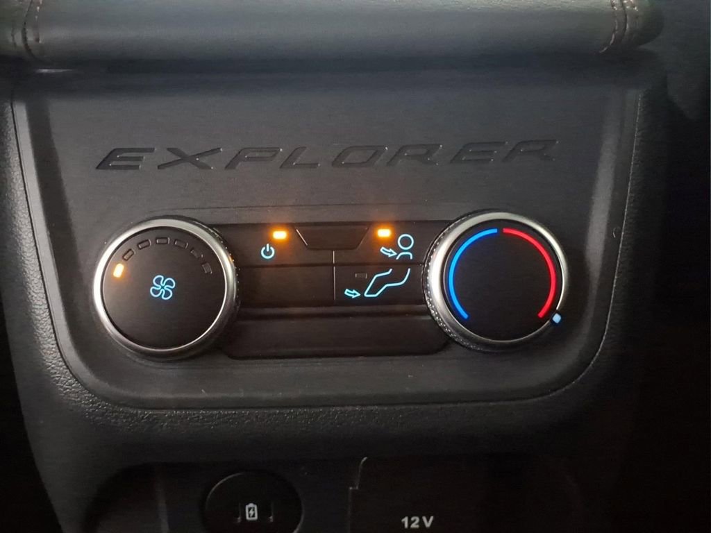 Used 2025 Ford Explorer Active AWD/4WD image 27