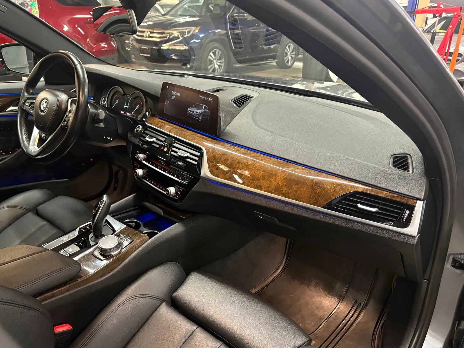 Used 2019 BMW 530e xDrive w/ Convenience Package image 21