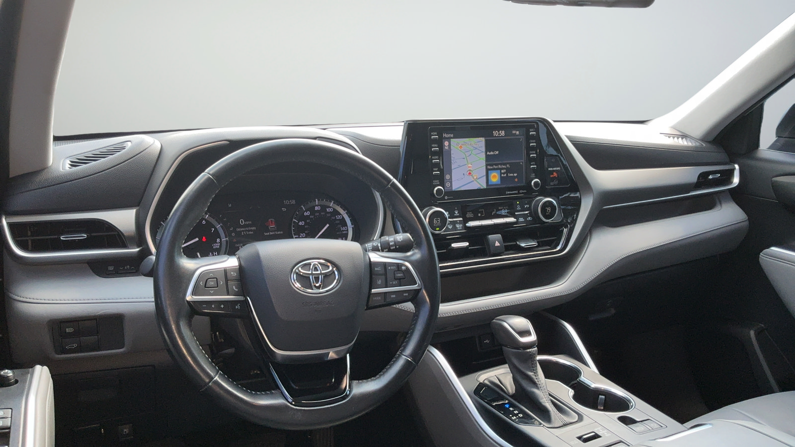 Used 2021 Toyota Highlander XLE AWD/4WD image 23