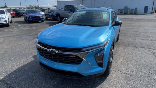 New 2026 Chevrolet Trax RS w/ Sunroof Package FWD image 5