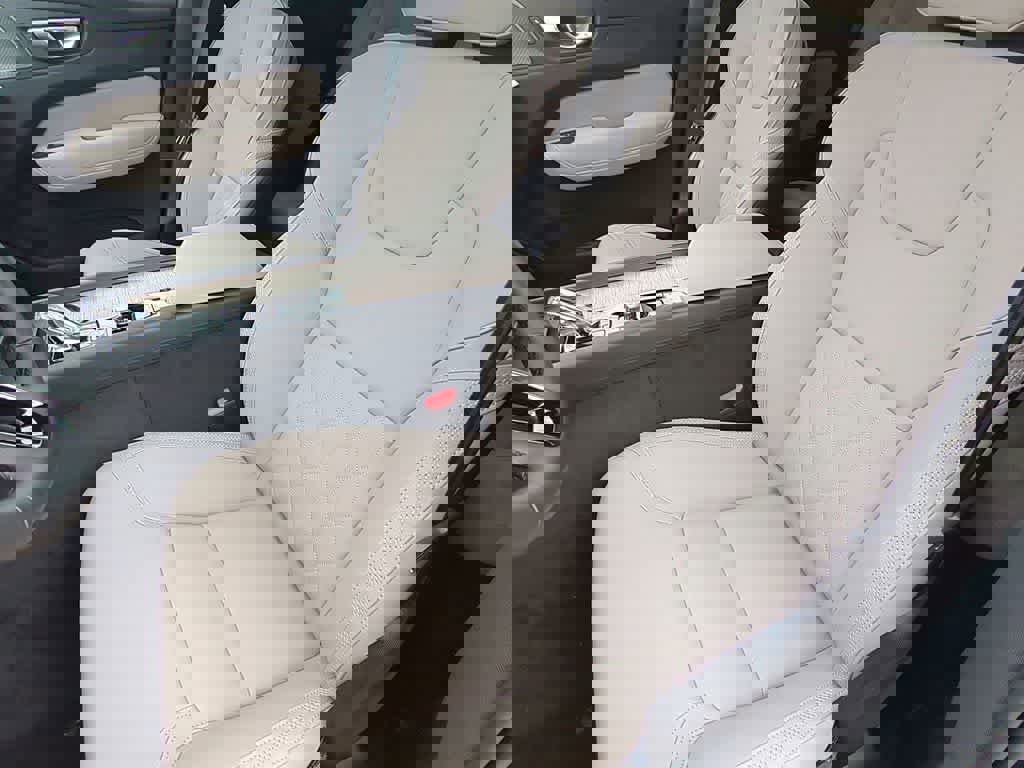 New 2026 Volvo XC60 B5 Plus w/ Protection Package Premier image 15